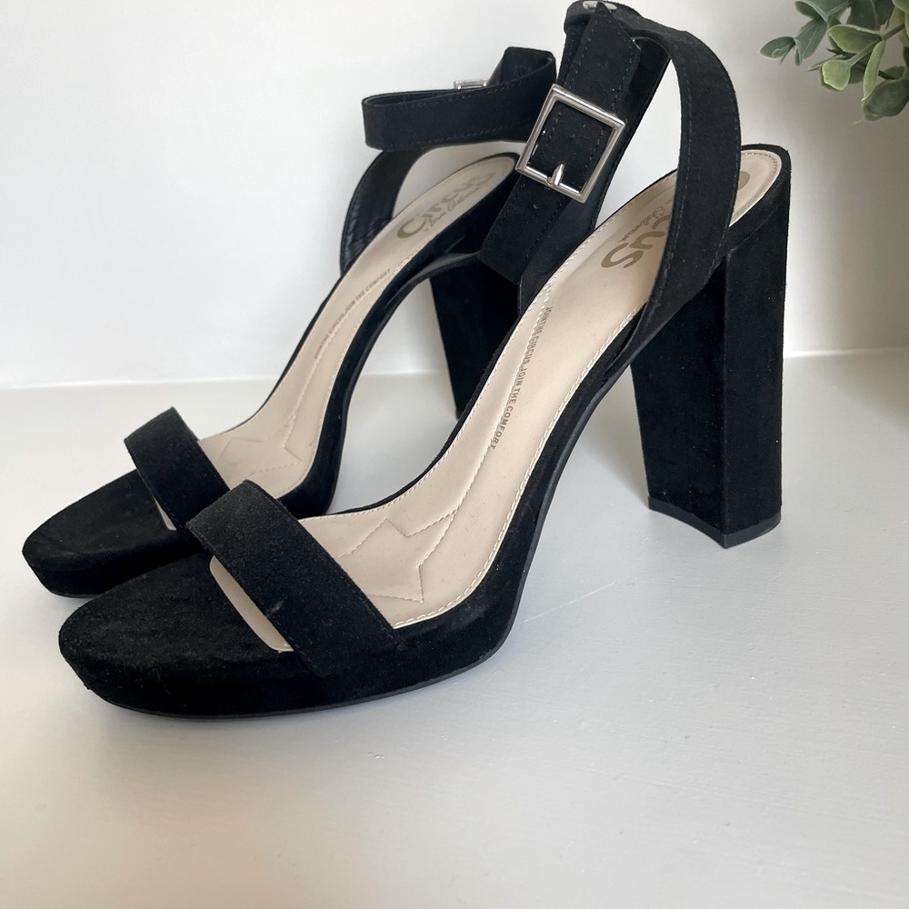Black heels never worn